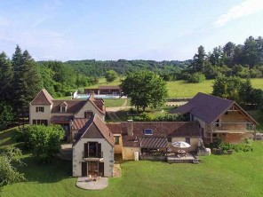 5 Bedroom Renovated Dordogne Farmhouse with Private Heated Pool, France